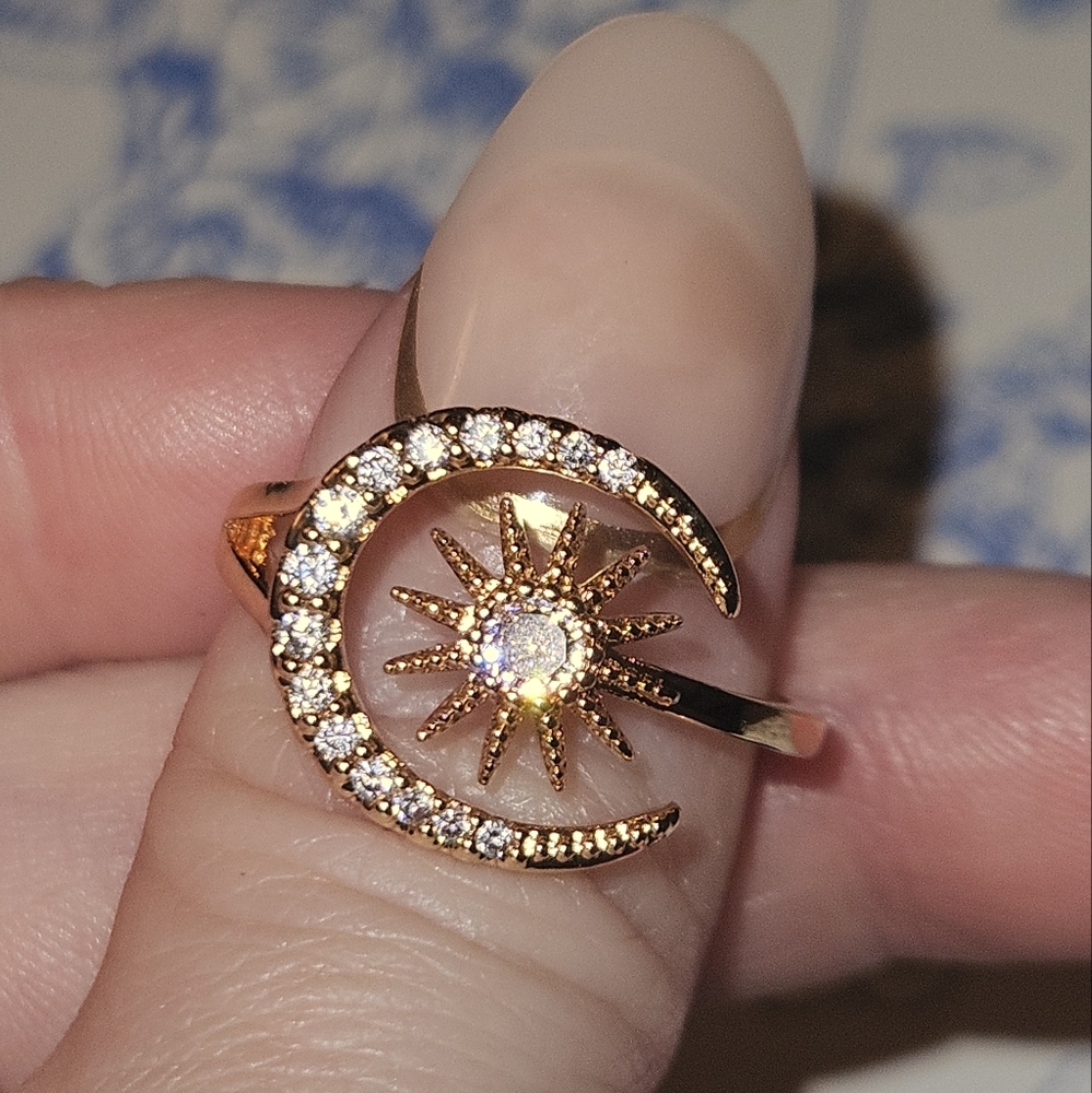 Golden Crescent Ring - Picture 2 of 8